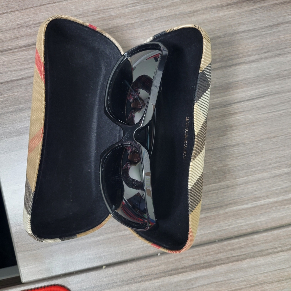 AUTHENTICATED Burberry Black Sunglasses B4014 with Original Checkered Case.
